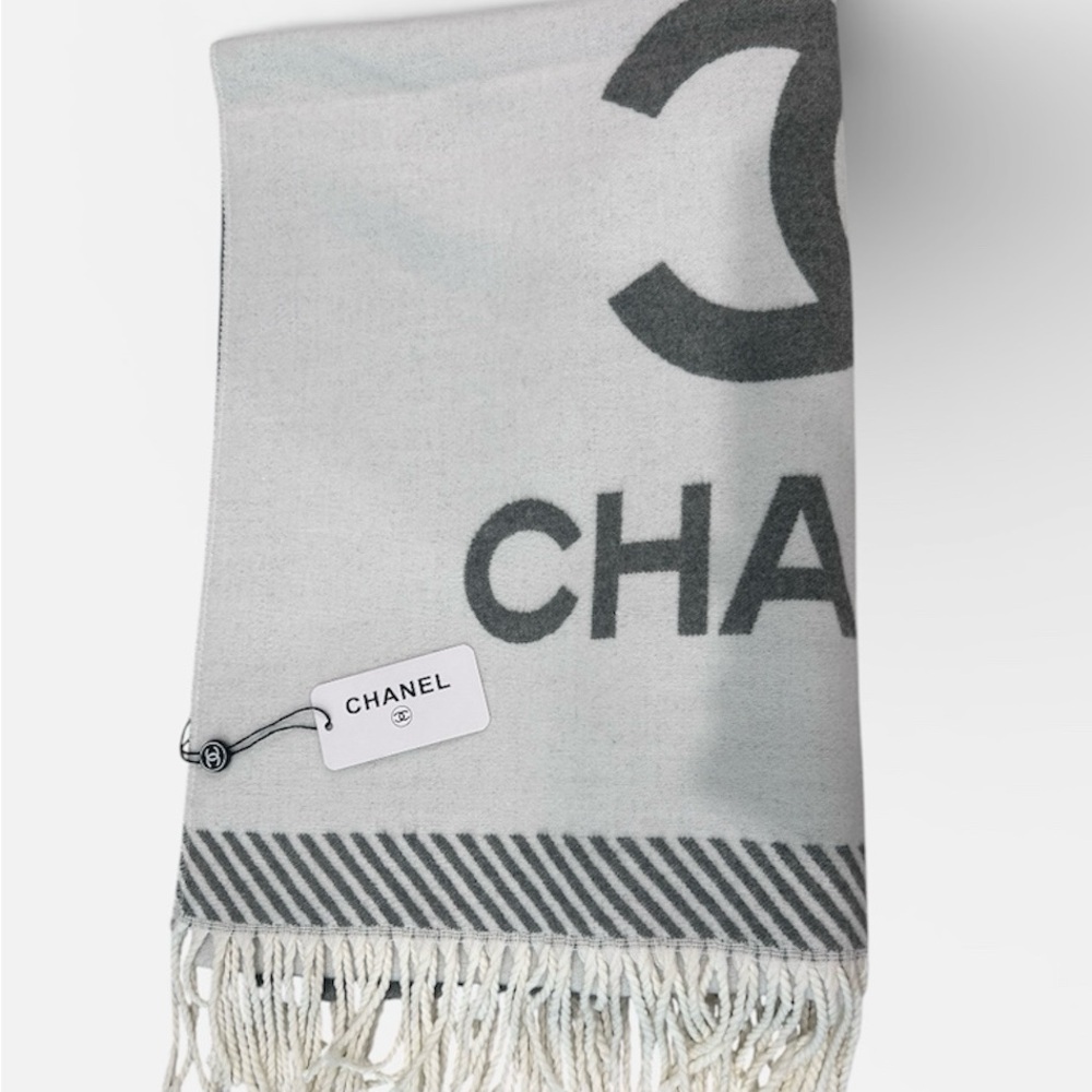 Chic Gray and White Branded Cashmere Shawl/Scarf - Picture 4 of 4